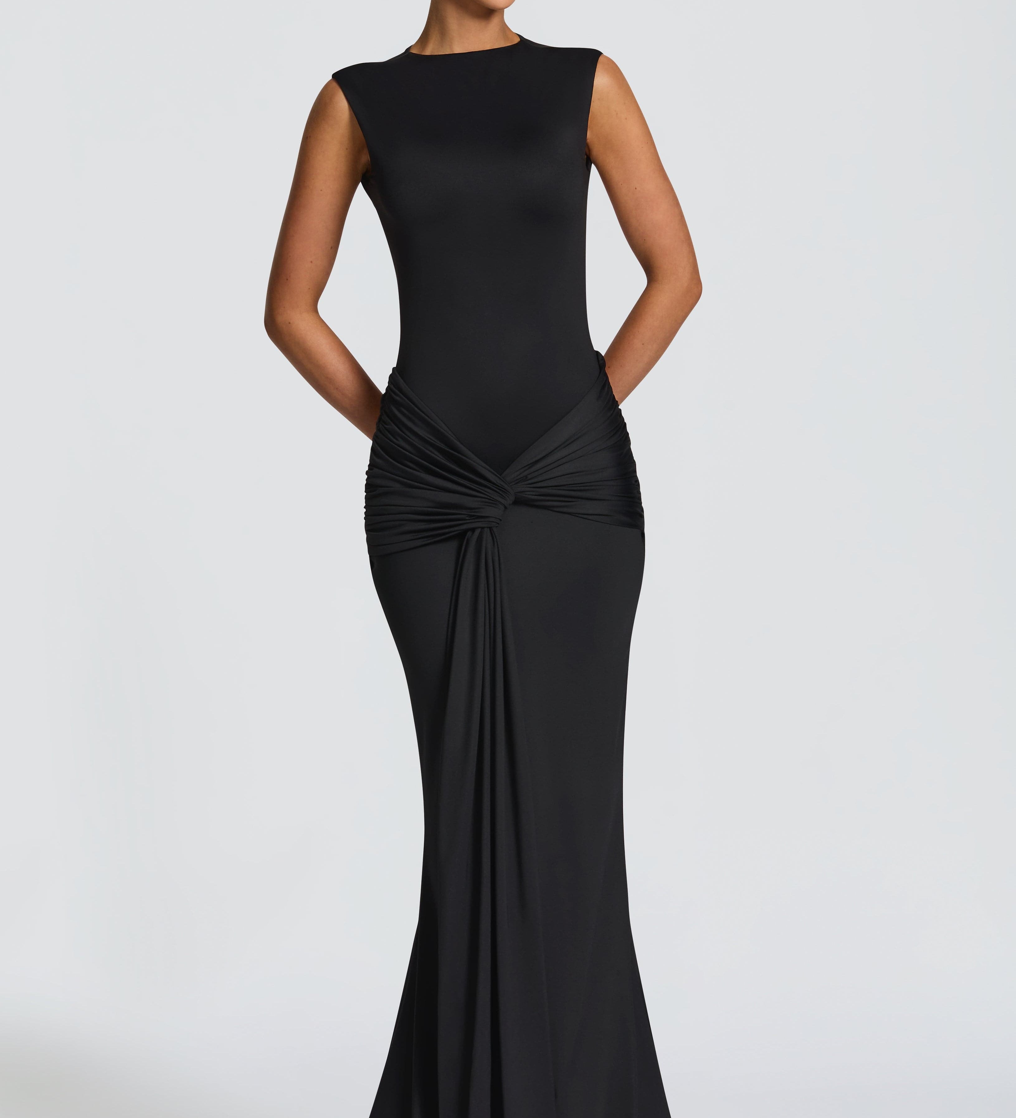 Šaty Alexandra™ – Elegantní silueta se sochařským drapováním