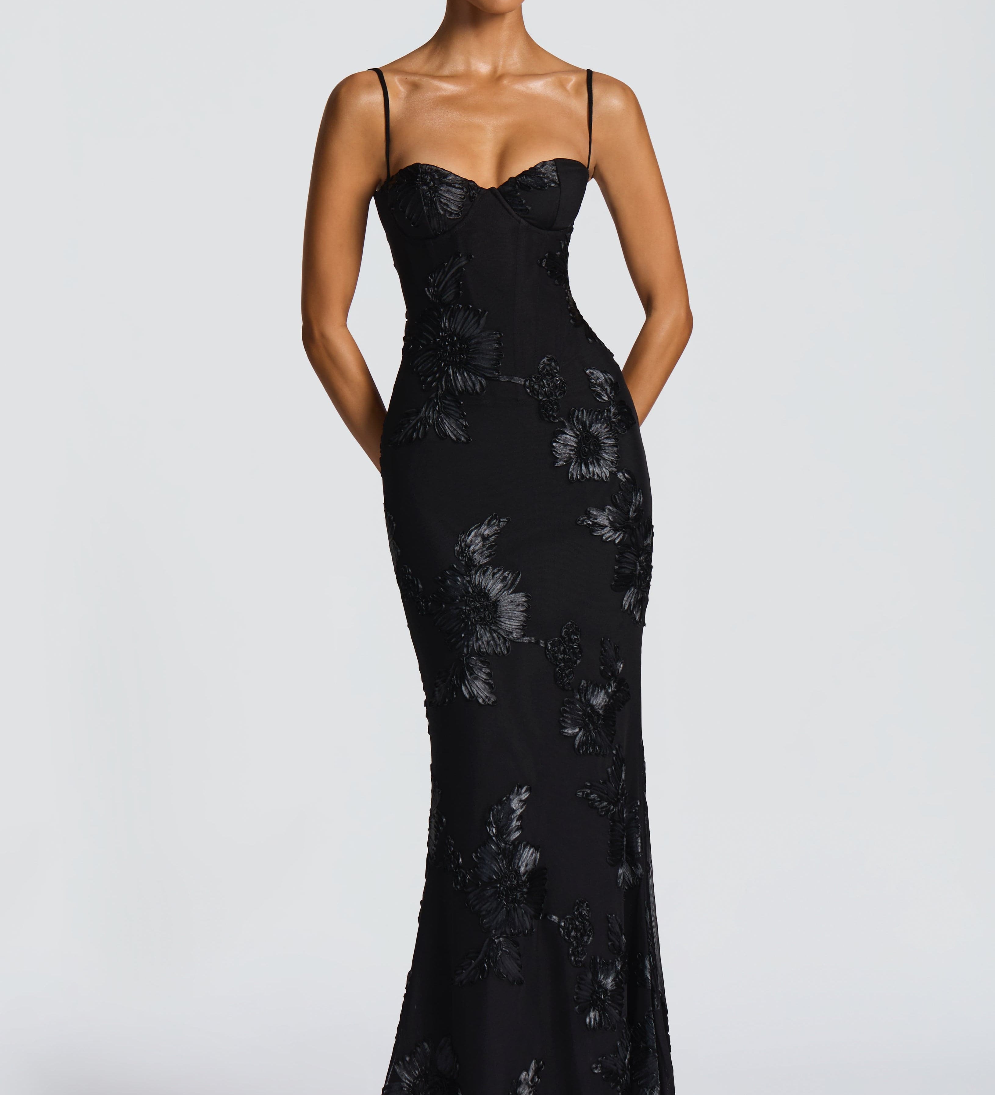 Šaty Kateřina™ – Čistá elegance s jedinečnými detaily