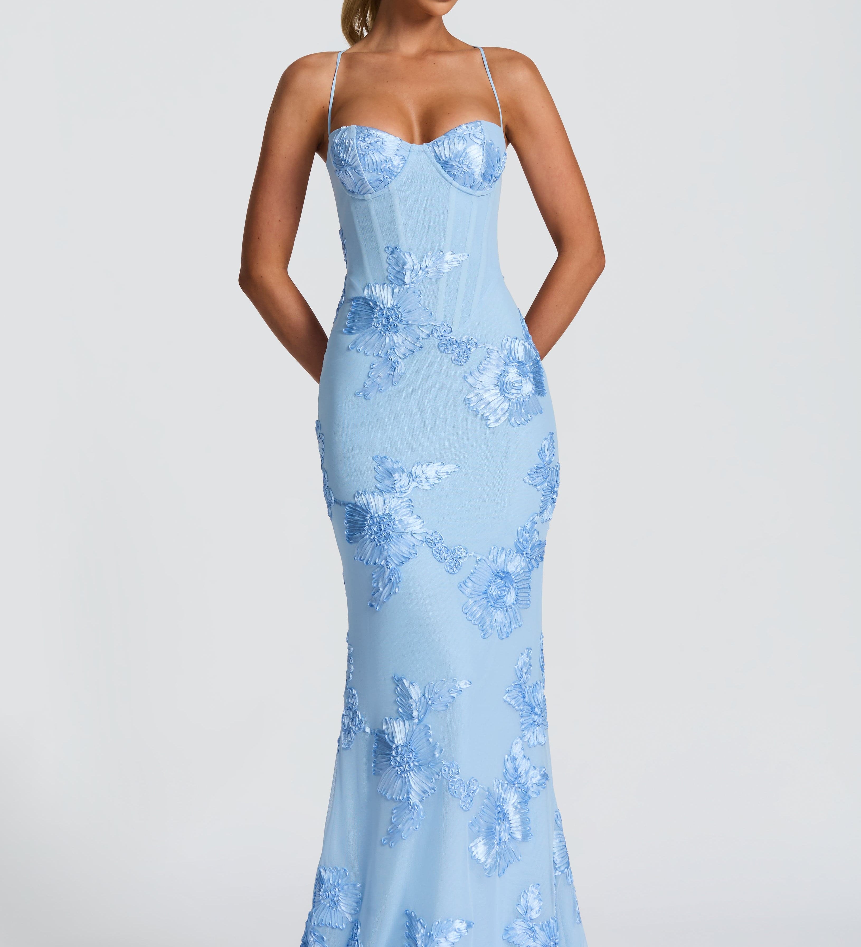 Šaty Kateřina™ – Čistá elegance s jedinečnými detaily